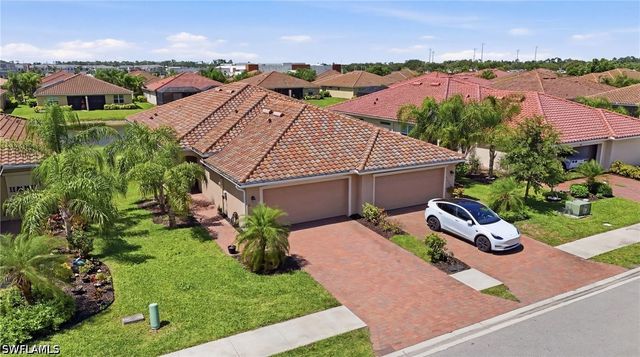 2062 Tamarron LN, Naples, FL 34120