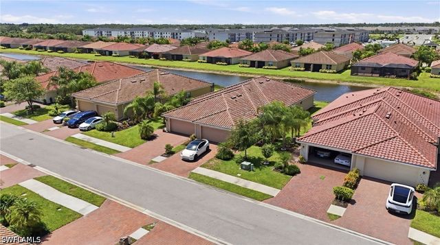 2062 Tamarron LN, Naples, FL 34120