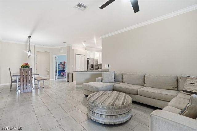 2062 Tamarron LN, Naples, FL 34120