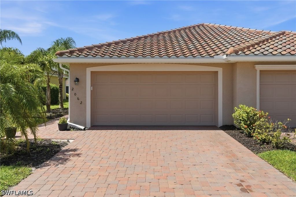 2062 Tamarron LN, Naples, FL 34120
