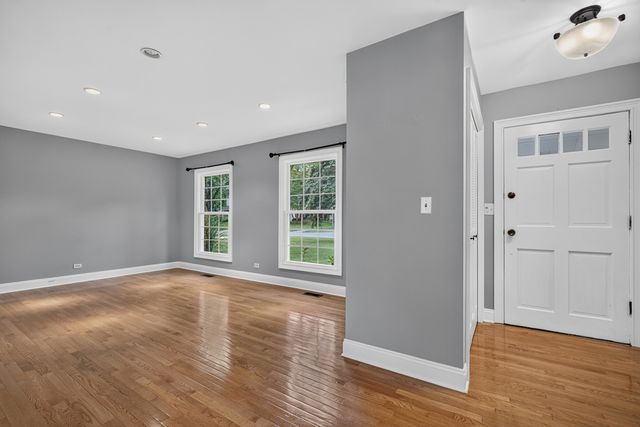 352 Berry Drive, Naperville, IL 60540