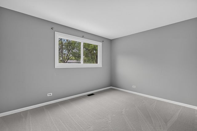 352 Berry Drive, Naperville, IL 60540