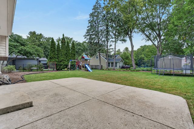 352 Berry Drive, Naperville, IL 60540