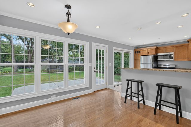 352 Berry Drive, Naperville, IL 60540