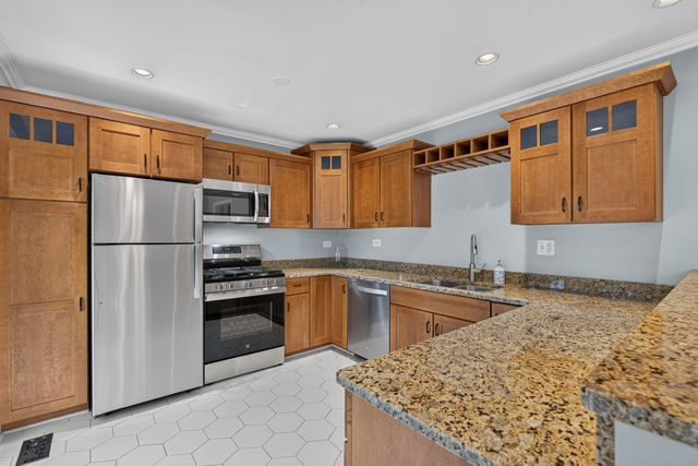 352 Berry Drive, Naperville, IL 60540