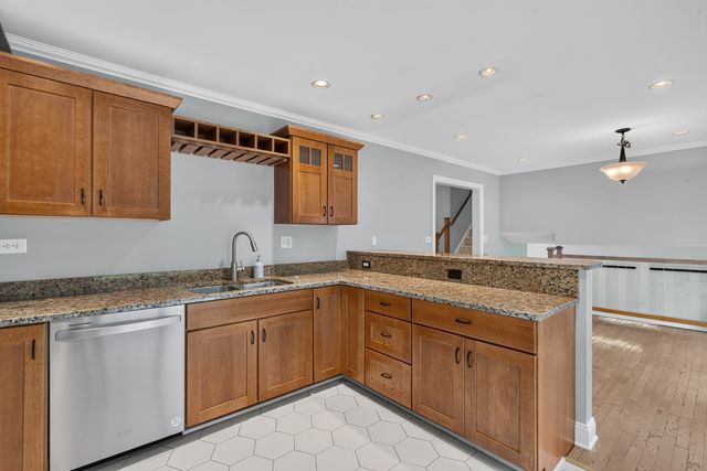 352 Berry Drive, Naperville, IL 60540