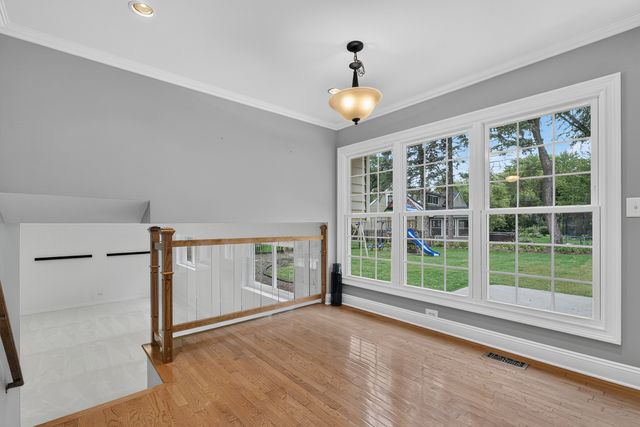 352 Berry Drive, Naperville, IL 60540
