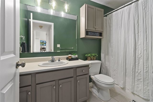 2830 Arctic Avenue, Kalamazoo, MI 49004