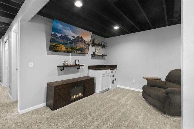 2830 Arctic Avenue, Kalamazoo, MI 49004