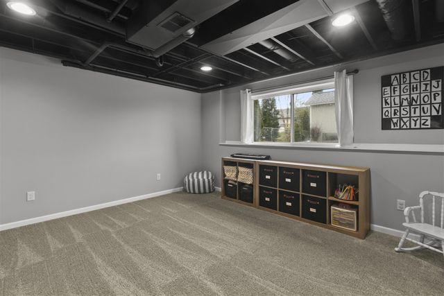 2830 Arctic Avenue, Kalamazoo, MI 49004