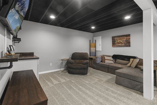 2830 Arctic Avenue, Kalamazoo, MI 49004