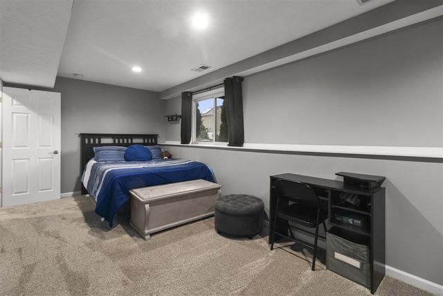 2830 Arctic Avenue, Kalamazoo, MI 49004