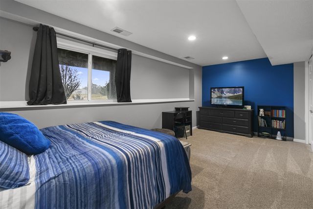 2830 Arctic Avenue, Kalamazoo, MI 49004