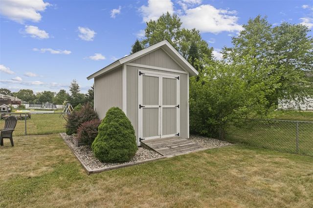 2830 Arctic Avenue, Kalamazoo, MI 49004