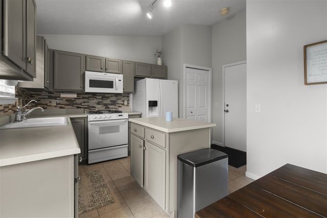 2830 Arctic Avenue, Kalamazoo, MI 49004