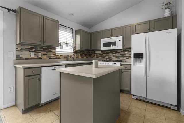 2830 Arctic Avenue, Kalamazoo, MI 49004