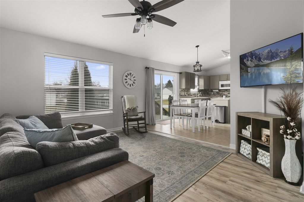 2830 Arctic Avenue, Kalamazoo, MI 49004