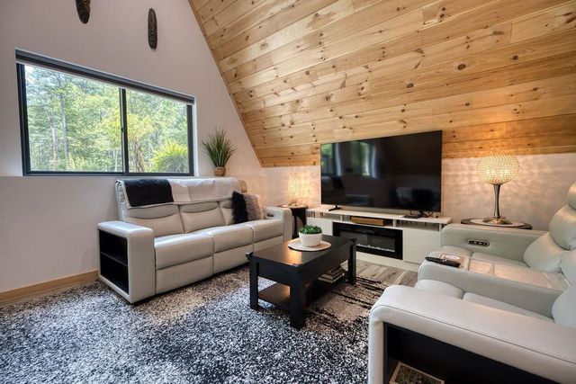 83 Chipmunk Lane, Tamworth, NH 03817