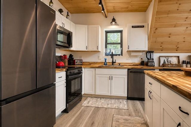 83 Chipmunk Lane, Tamworth, NH 03817