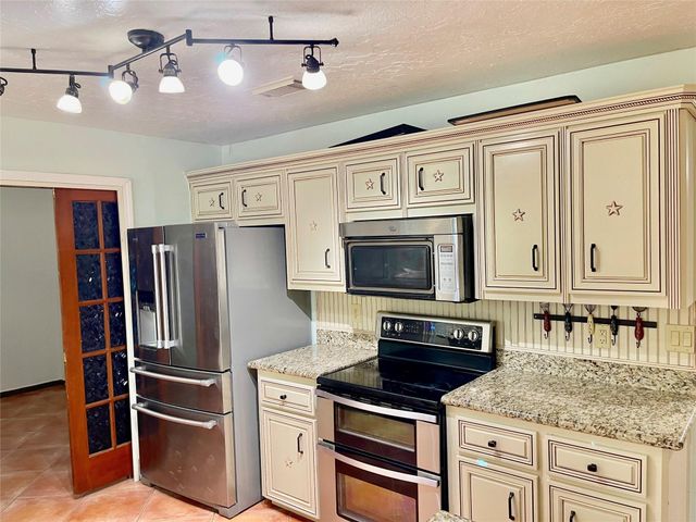 6710 S Mallard Drive, Fulshear, TX 77441