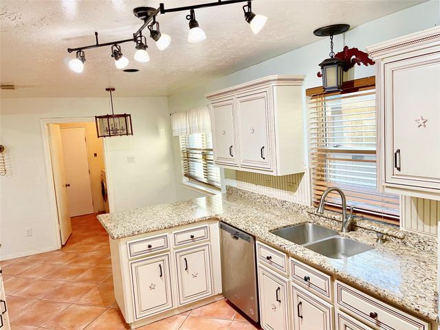 6710 S Mallard Drive, Fulshear, TX 77441