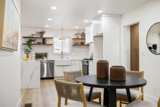 7170 Westmoreland Way, Sacramento, CA 95831