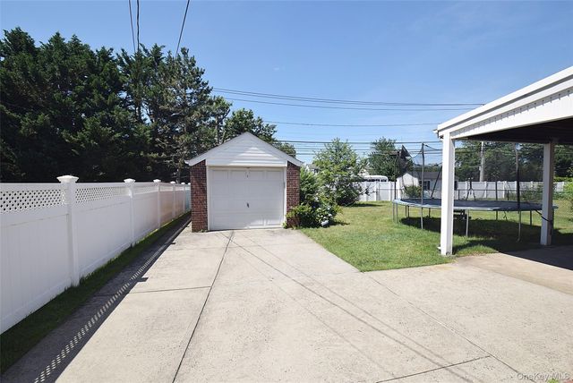 35 Rose Lane, New Hyde Park, NY 11040