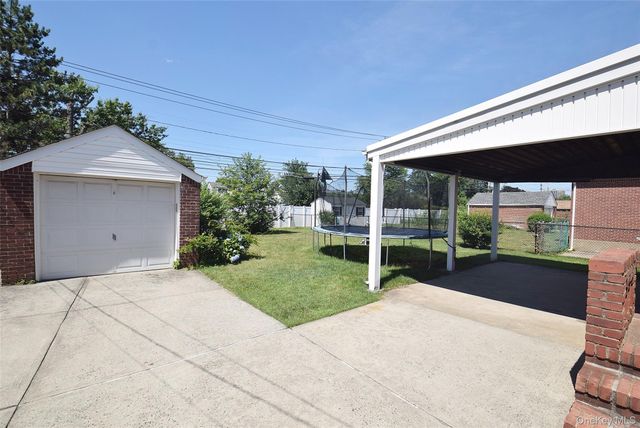 35 Rose Lane, New Hyde Park, NY 11040