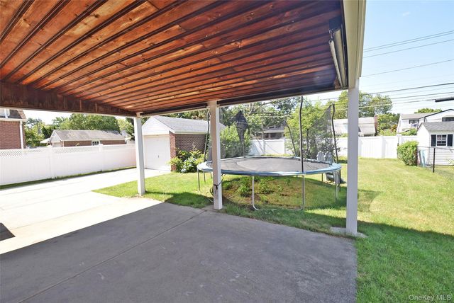 35 Rose Lane, New Hyde Park, NY 11040