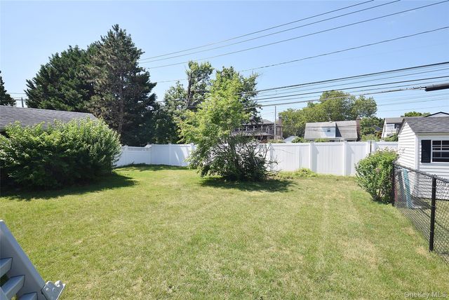 35 Rose Lane, New Hyde Park, NY 11040