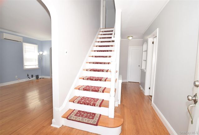 35 Rose Lane, New Hyde Park, NY 11040