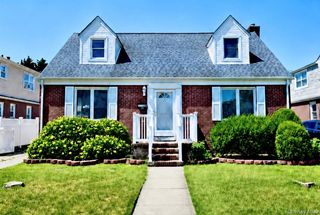 35 Rose Lane, New Hyde Park, NY 11040