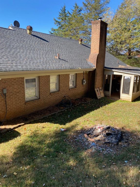 Image 18 of property listing at 1026 Ardmore Drive, Lynchburg, VA 24501