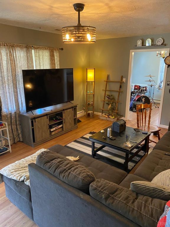 Image 4 of property listing at 1026 Ardmore Drive, Lynchburg, VA 24501