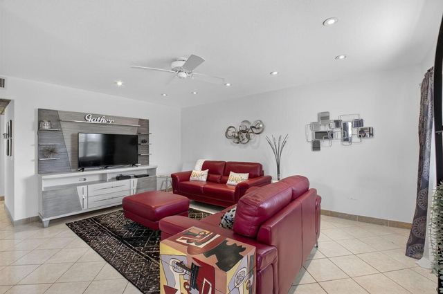 360 Seville O, Delray Beach, FL 33446