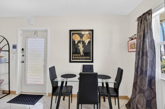 360 Seville O, Delray Beach, FL 33446