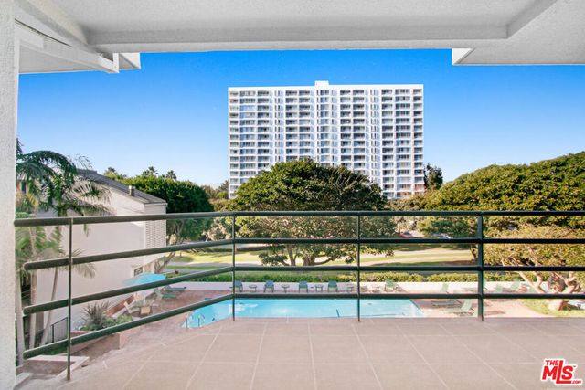 2910 Neilson Way 408, Santa Monica, CA 90405