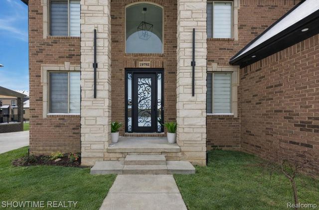 19782 Chase Drive, Macomb Township, MI 48042