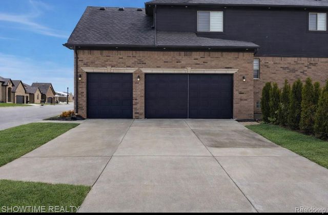 19782 Chase Drive, Macomb Township, MI 48042