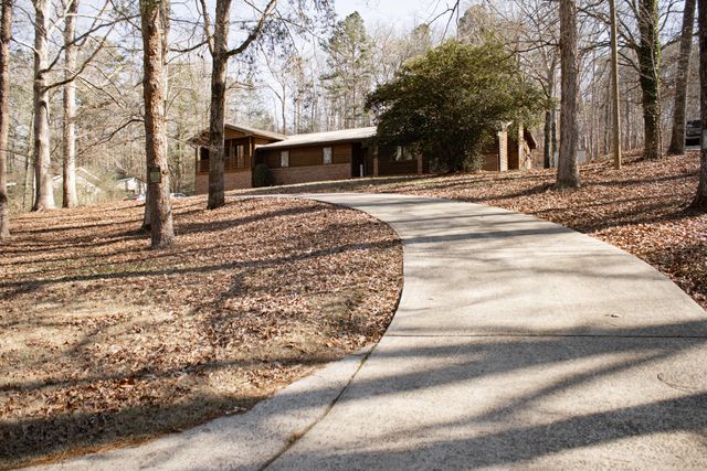 923 S Burnt Mill Road, Lafayette, GA 30728