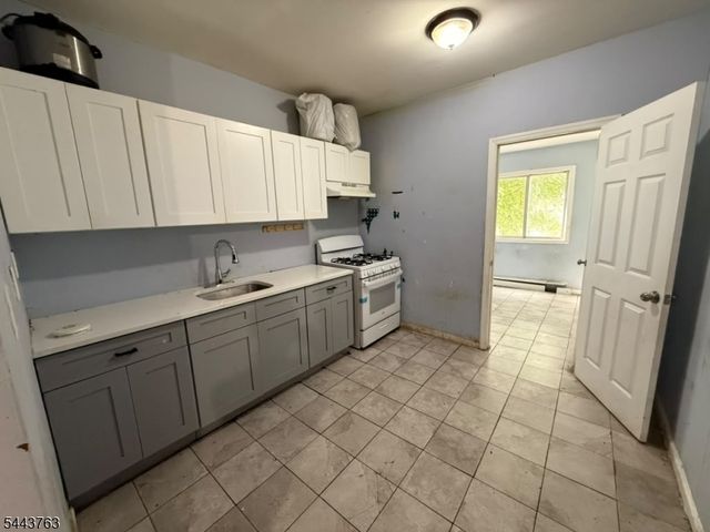 576 13Th Ave, Newark City, NJ 07103