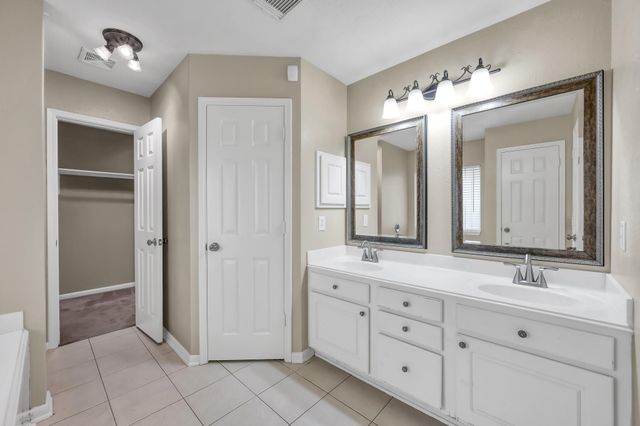 14 Bay Chapel Court, The Woodlands, TX 77385