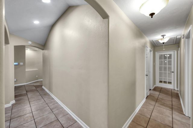 14 Bay Chapel Court, The Woodlands, TX 77385