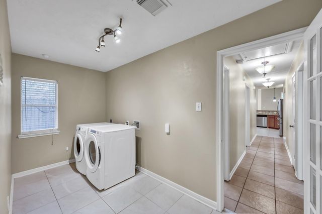 14 Bay Chapel Court, The Woodlands, TX 77385