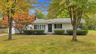 25 Oakview Cir, Medway, MA 02053
