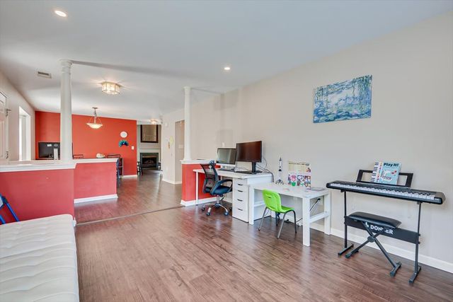 26 Alpine Road, Holmdel, NJ 07733