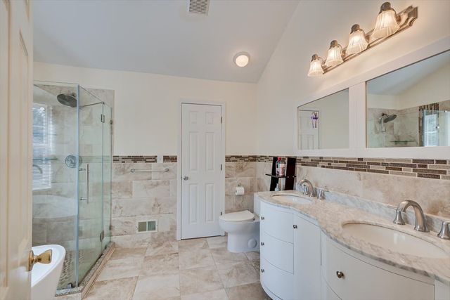 26 Alpine Road, Holmdel, NJ 07733