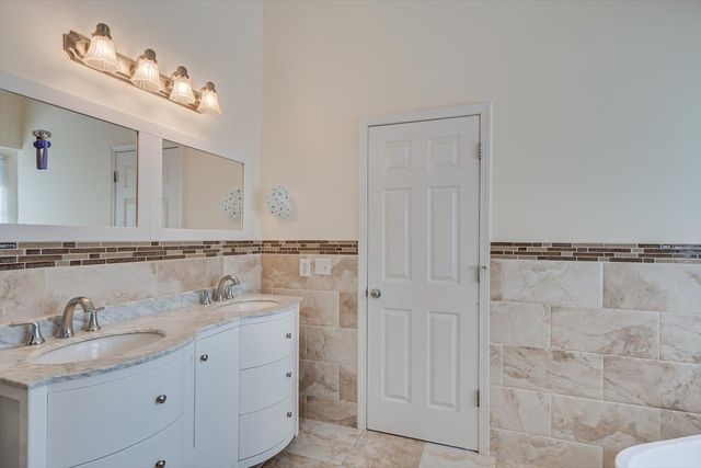 26 Alpine Road, Holmdel, NJ 07733