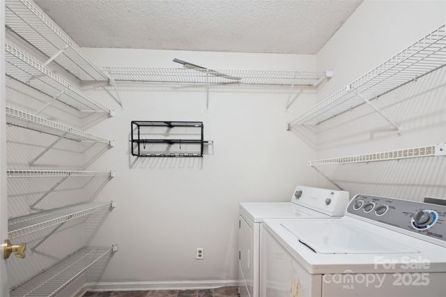 8322 Summerglen Circle, Charlotte, NC 28227