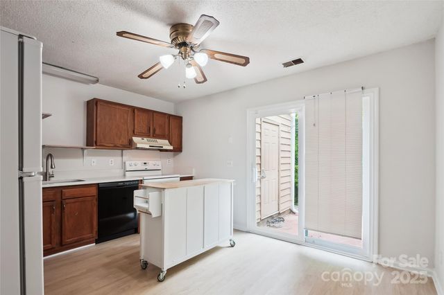 8322 Summerglen Circle, Charlotte, NC 28227